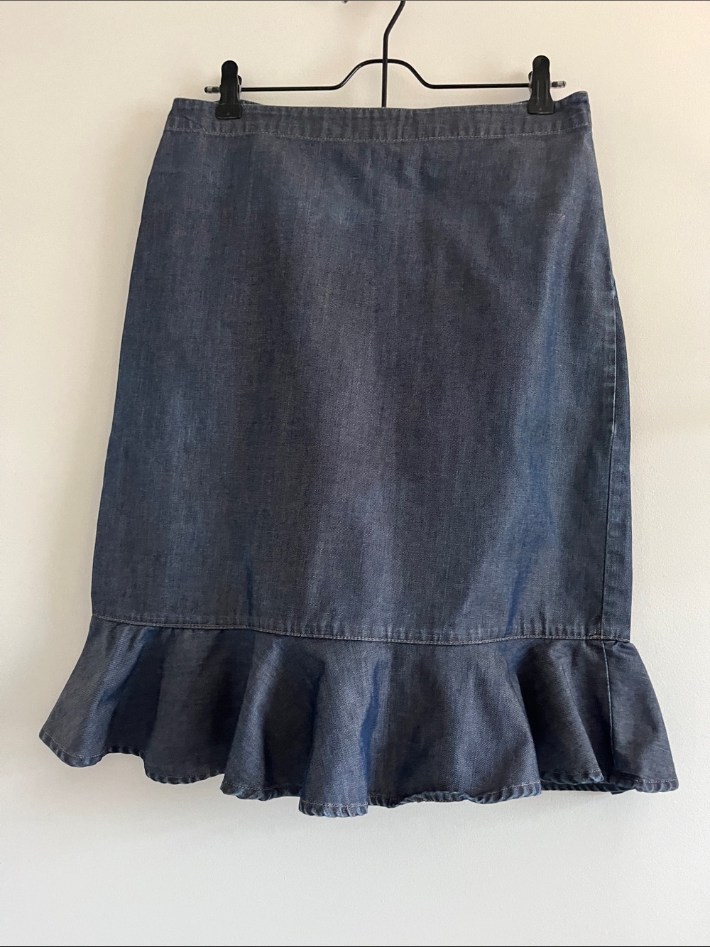 DKNY Jeans Denim Ruffle Hem Skirt Size 6